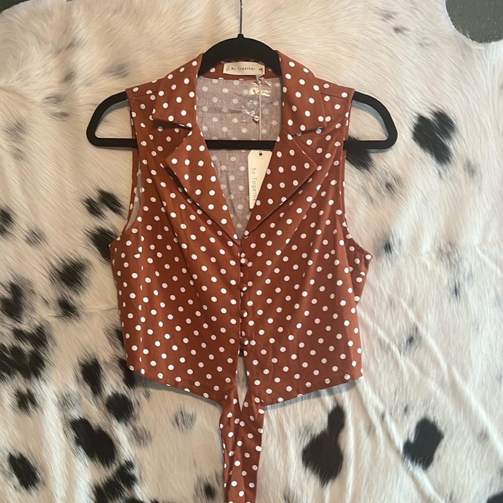 NWT women’s collared sleeveless tie front crop shirt Medium